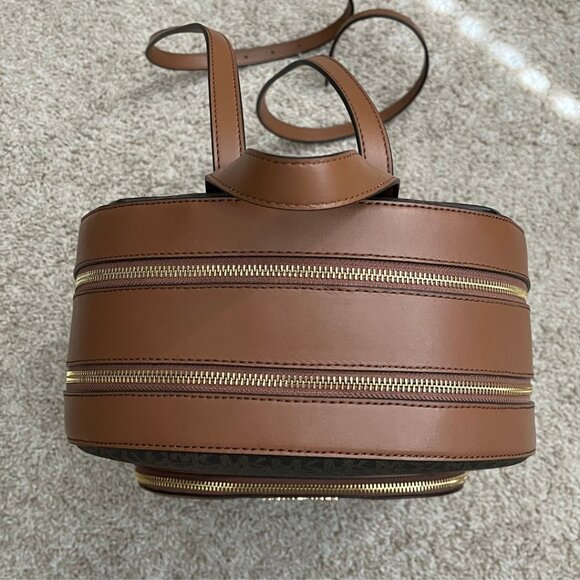 πNWOT Michael Kors Jaycee Large Logo Backpack Brown - Picture 7 of 9